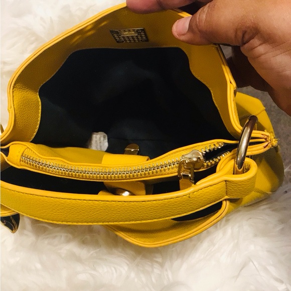 Mustard Yellow Leather Handbag - Picture 7 of 9